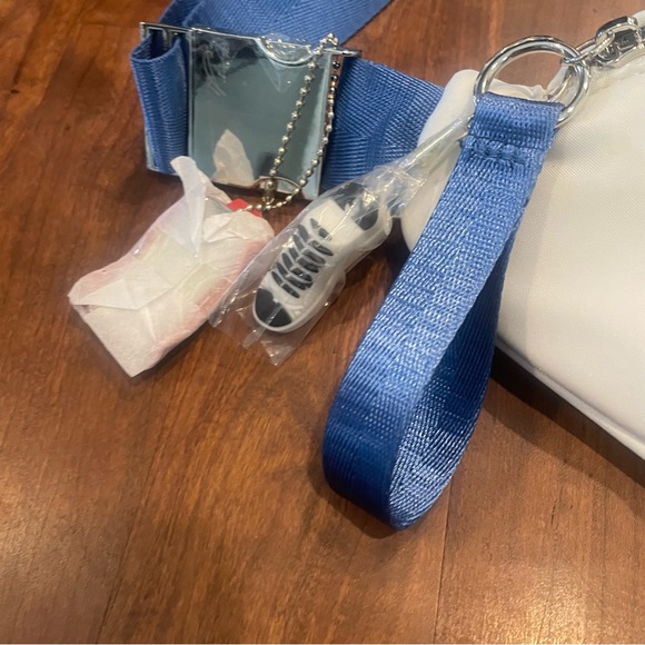 VINTAGE HAVANA- NWT SARAH BELT BAG - Picture 6 of 7